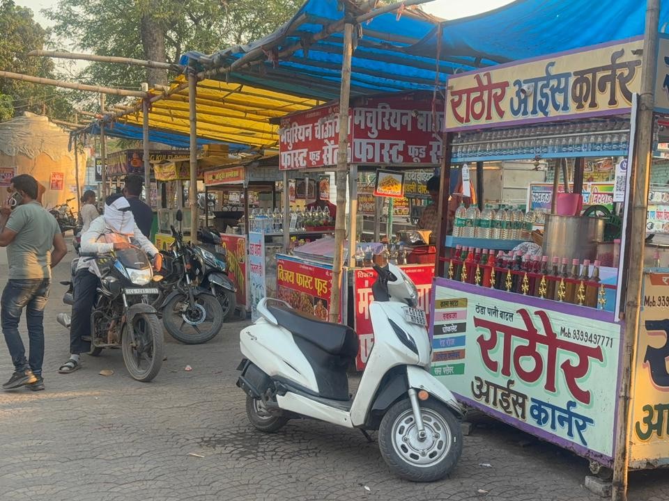 चौपाटी की दुकानों से सिलेन्डों की चोरी