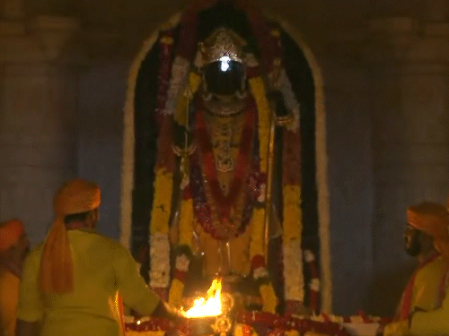 रामनवमी पर 9 मिनट तक रामलला का सूर्य तिलक, अयोध्या पहुंचे 10 लाख श्रद्धालु