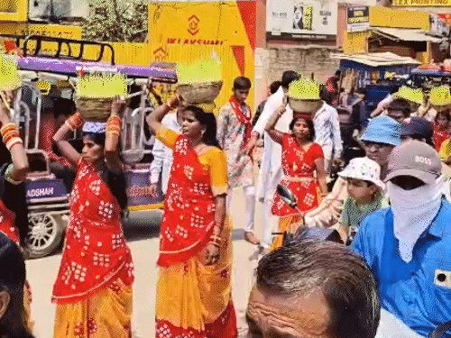 रायपुर में ज्योत-जवारा विसर्जन की तस्वीर।