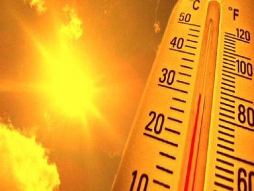 मौसम विभाग ने इस साल अप्रैल और मई में सबसे ज्यादा गर्मी पड़ने का अनुमान जताया है।