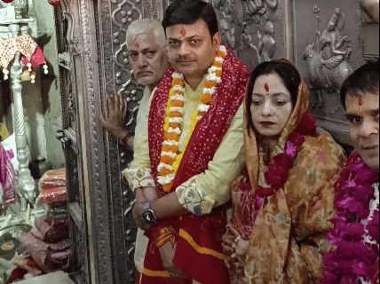 बिहार के जलदाय मंत्री संजय सिंह सपत्नीक शाकंभरी माता के दर्शन किए।