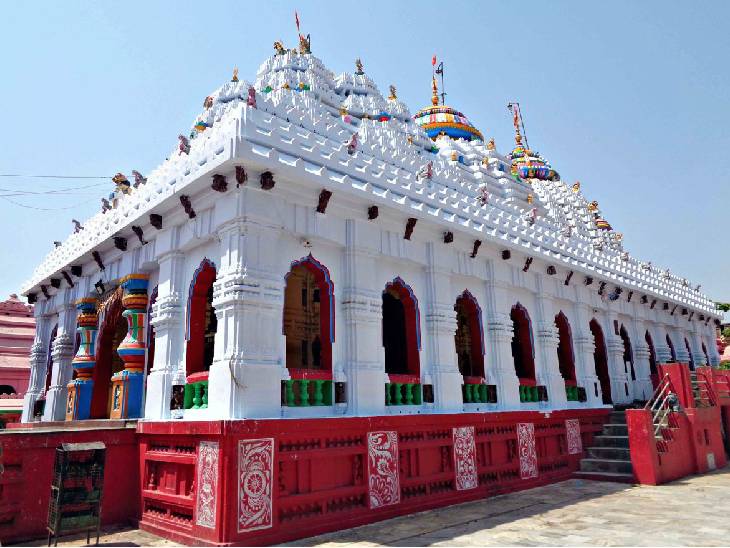 नयागढ़ जिले में स्थित रघुनाथ जीऊ मंदिर।