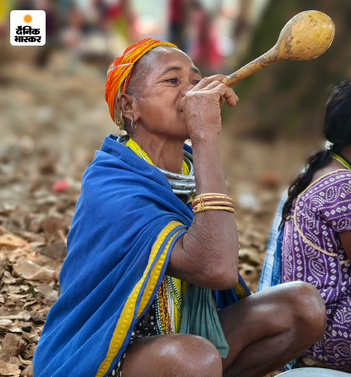 लौकी का बर्तन जिससे पानी वगैरह पीते हैं।