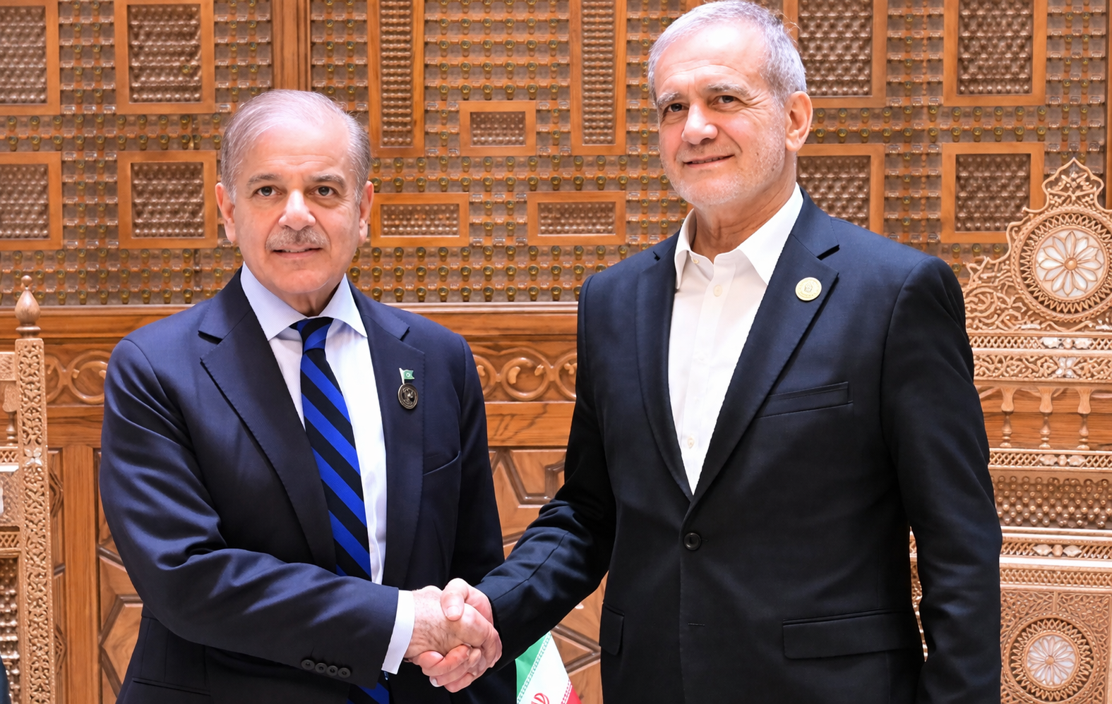 शहबाज शरीफ और ईरानी राष्ट्रपति की फाइल फोटो।