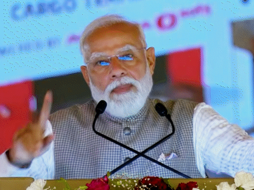 प्रधानमंत्री नरेंद्र मोदी ने शनिवार को नोएडा इंटरनेशनल एयरपोर्ट का उद्घाटन किया। - LRN24