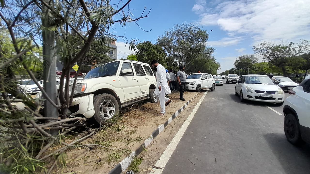 The speeding car collided with a divider and an electric pole, and ...