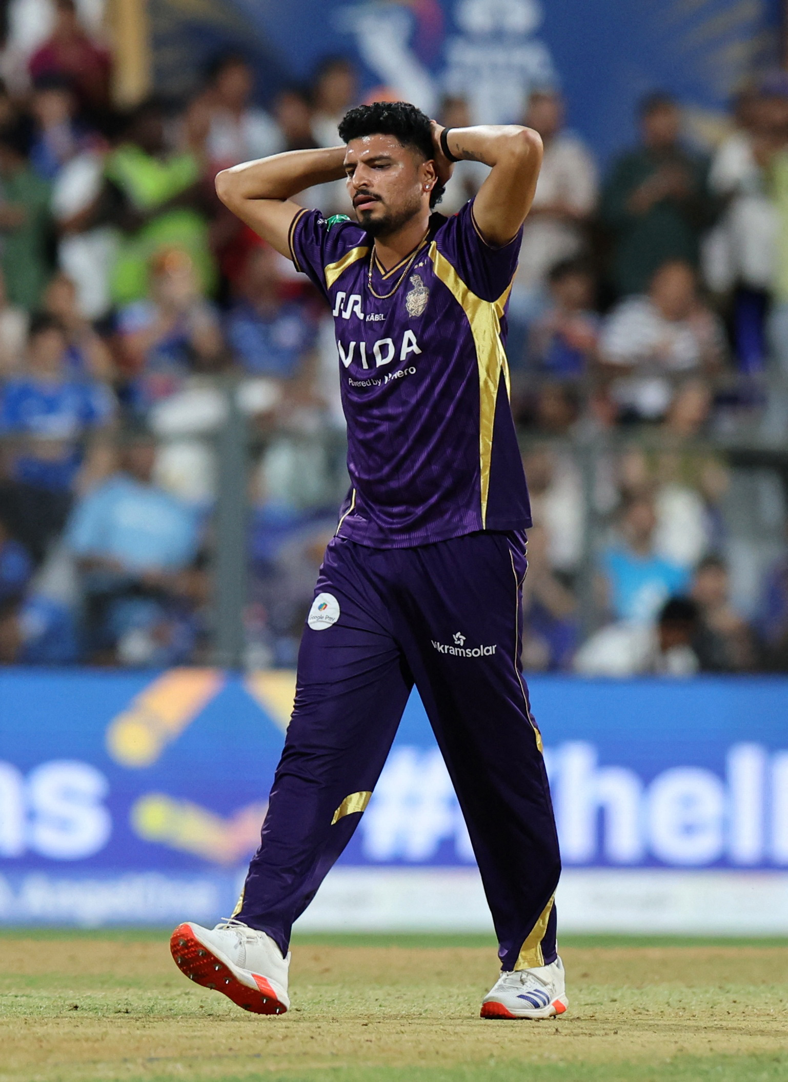 वैभव अरोड़ा ने रायन रिकेल्टन का कैच छोड़ा।