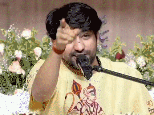 कथा के पहले दिन बड़ी संख्या में श्रद्धालु पहुंचे।