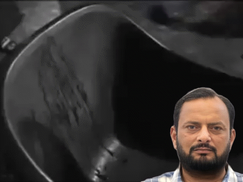 कुल्हाड़ी से हमला कर परमिंदर तिवारी की हत्या। इनसेट में परमिंदर तिवारी की फाइल  फोटो। - Dainik Bhaskar