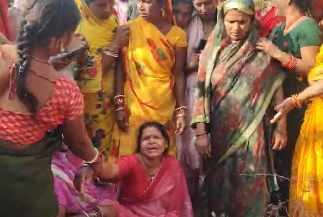 ग्रामीणों का कहना है कि हाथियों को भगाने के लिए विभाग की ओर से कोई प्रभावी कार्रवाई नहीं की जा रही है।