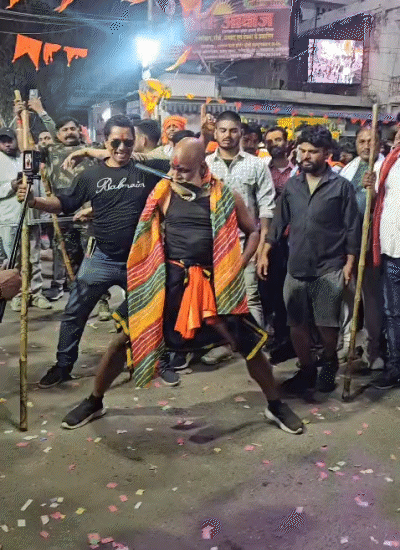 इस वर्ष जुलूस में कुल 107 अखाड़े शामिल हैं।