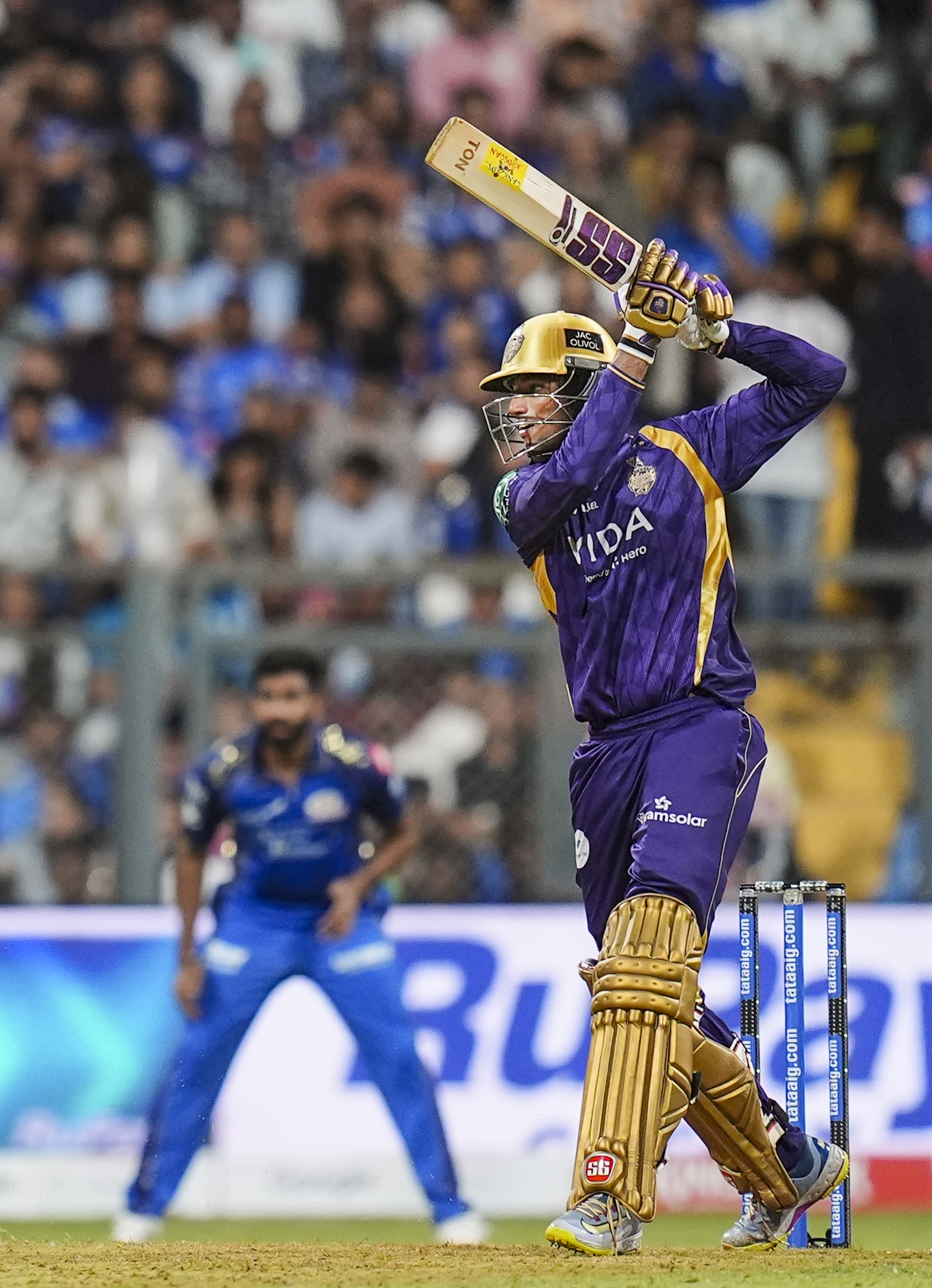 अंगकृष रघुवंशी ने 6 चौके और 2 छक्के लगाए।