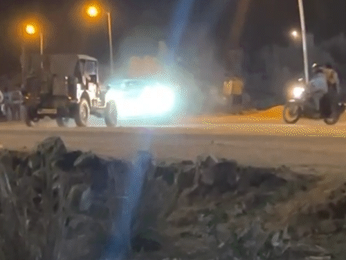 A video of the shooting going on in Radawas village of Shahpura has surfaced. In this, the scene of encounter between Sonakshi Sinha and some miscreants is shown.