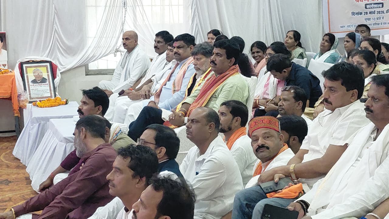 अहिवारा में पीएम मोदी की मन की बात कार्यक्रम में हुए शामिल हुए बीजेपी के प्रदेश अध्यक्ष किरण सिंह देव व अन्य पदाधिकारी।