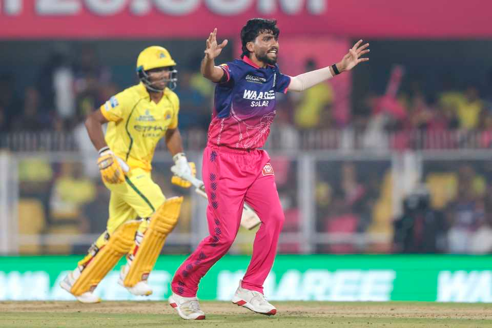 बृजेश शर्मा ने कार्तिक शर्मा को पवेलियन भेजा।