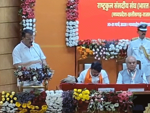 नेता प्रतिपक्ष उमंग सिंघार ने कहा- नेतृत्व की शुरुआत कॉलेज से होती है।