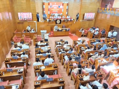 सम्मेलन में तीन राज्यों के 45 विधायक मौजूद हैं।