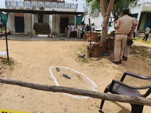 तस्वीर घटनास्थल की है, जहां पर रिटायर्ड फौजी की हत्या की गई थी।