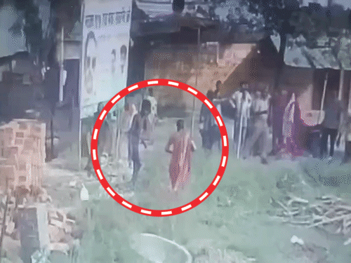 लखनऊ में पुलिस पर हमले का CCTV सामने आया है। पुलिस ने केस दर्ज किया है। - LRN24