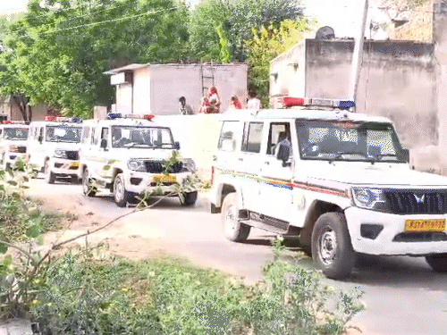 बामनवास गांव में 9 थानों की पुलिस का जाब्ता तैनात किया गया है।