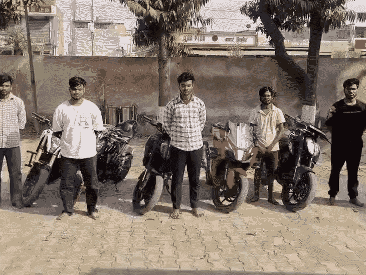 बाइक समेत पकड़े गए स्टंटबाज