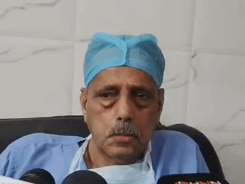 अस्पताल संचालक प्रो. अमजद अली ने बताया कि मरीज को एनेस्थीसिया दिया गया था। इसके बाद उसकी हृदय गति अचानक कम होने लगी।