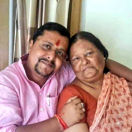 नितिन नवीन ने सोशल मीडिया पर मां के साथ अपनी फोटो शेयर की है।