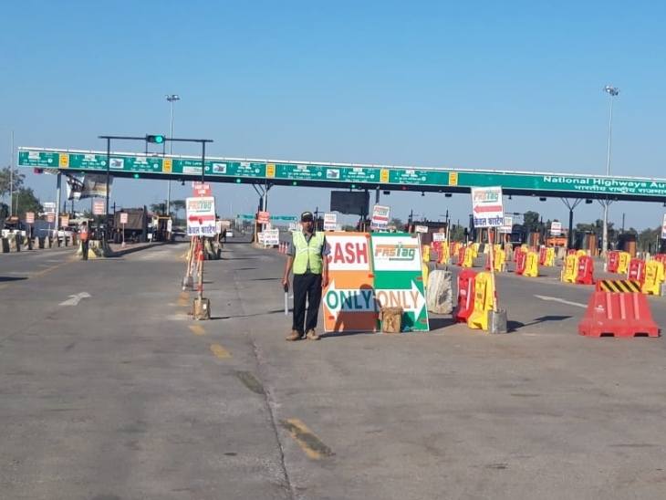 बिलासपुर से रायपुर, कोरबा, अंबिकापुर, रायगढ़ समेत सभी टोल प्लाजा में 5 रुपए की बढ़ोतरी की गई है।