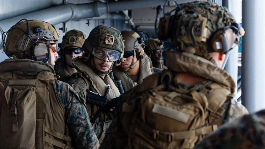 3500 से ज्यादा अमेरिकी सैनिक 28 मार्च को मिडिल ईस्ट पहुंचे। इसमें से 2500 मरीन सैनिक थे।