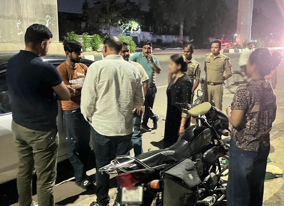 डिकॉय ऑपरेशन के दौरान पुलिसकर्मी आम लोगों की तरह बाजारों में मौजूद रहे