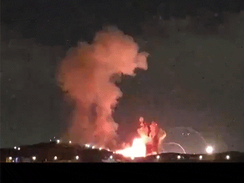 ईरान के इस्फहान शहर पर अमेरिका ने सोमवार रात हवाई हमले किए।