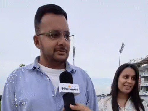 अमृतसर से मैच देखने मोहाली पहुंचे भाई-बहन अलग टीमों के सपोर्टर्स निकले। भाई ने पंजाब को सपोर्ट किया। जबकि, बहन बोली- मैं तो दूसरी टीम के खिलाड़ी को सपोर्ट कर रही हूं।