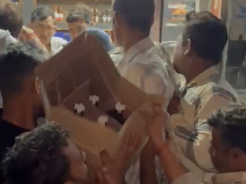 Push and shove for liquor in Ludhiana