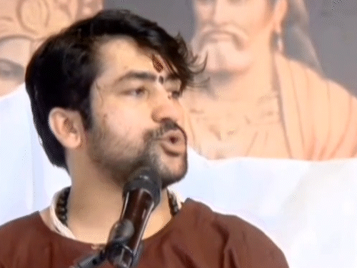 धीरेंद्र शास्त्री बोले-जब तक जिएंगे, हिंदुओं को कटने-बंटने-मिटने नहीं देंगे।