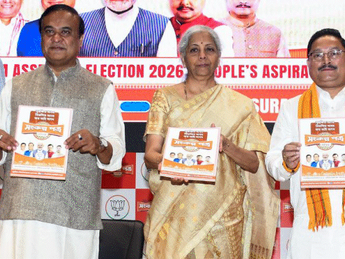 गुवाहाटी में वित्त मंत्री निर्मला सीतारमण और असम CM हिमंता बिस्वा सरमा के और तिरुवनंतपुरम में BJP अध्यक्ष नितिन नबीन ने मेनिफेस्टो जारी किया।