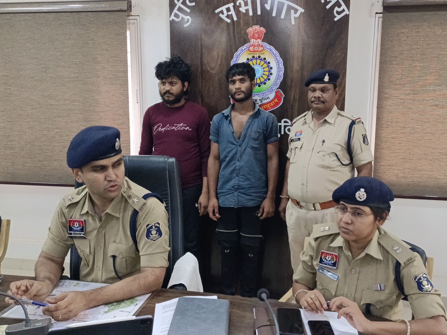 गांजे के साथ पकड़ाए आरोपी।