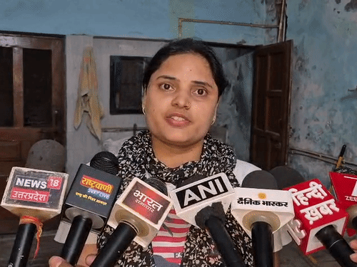 नीलम राही ने कहा- रिंकू सिंह कभी भी परिवार से ड्यूटी से जुड़ी बातें साझा नहीं करते हैं।