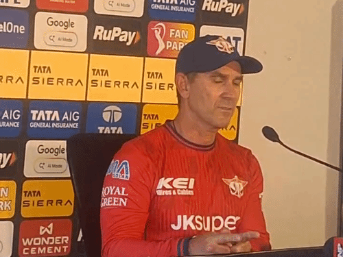 LSG की ओर से हेड कोच जस्टिन लैंगर ने कहा- मेरे लिए चुनौती है कि हम अपनी बेस्ट प्लेइंग-11 का चयन करें।