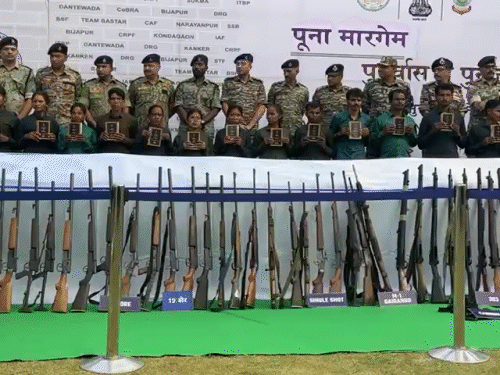 बीजापुर में मिले 14 करोड़ के नक्सली डंप को अब तक का सबसे बड़ा डंप माना जा रहा है। इसमें गोल्ड और कैश शामिल है।