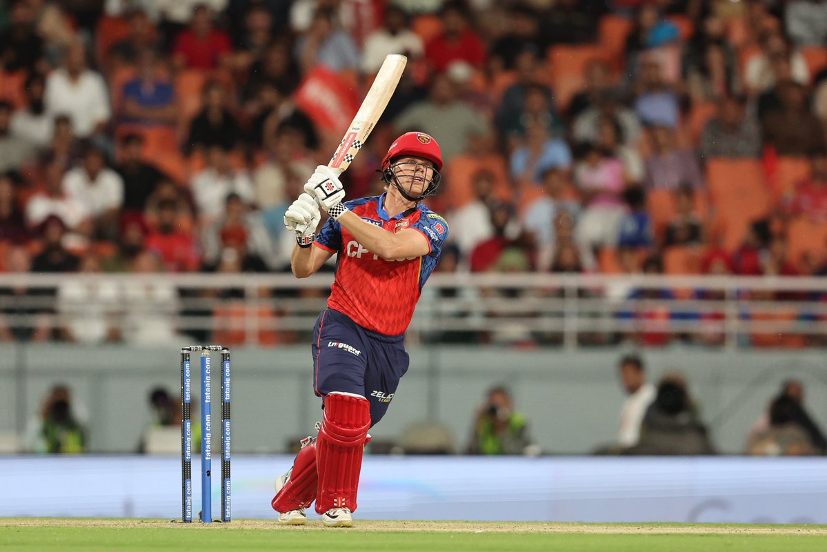 कूपर कोनोली ने पारी में 5 चौके और 5 सिक्स लगाए।