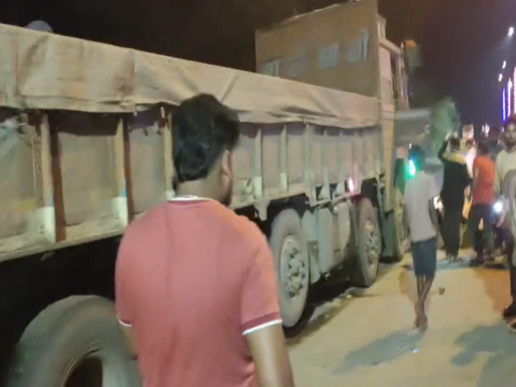 साप्ताहिक बाजार के चलते भारी भीड़भाड़ थी, इसी दौरान हादसा हुआ।