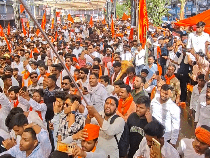 टी. राजा जबलपुर में गदा यात्रा में शामिल हुए। सभा को संबोधित भी किया।