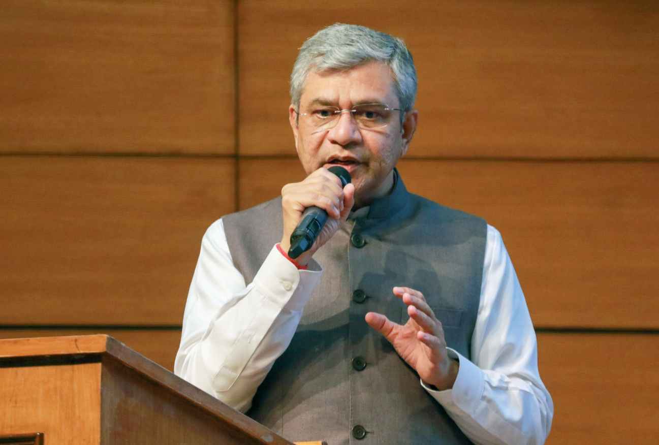 इलेक्ट्रॉनिक्स कंपोनेंट्स स्कीम के पहले फेज में 5 प्रोजेक्ट्स को मंजूरी मिली थी।