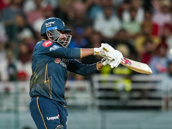 राहुल तेवतिया 10 बॉल पर 11 रन बनाकर नाबाद रहे।