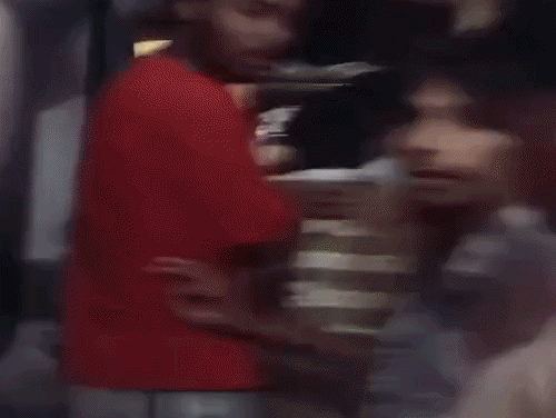 घर में घुसे युवकों का लोगों ने बनाया वीडियो।