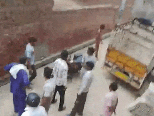 In Fatehabad, the young man pointed a pistol at the lineman. - Dainik Bhaskar
