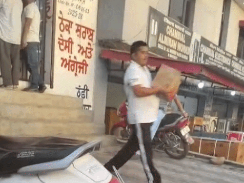 Crowd gathered in Pathankot to get liquor crates as evening approached