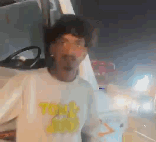 जानकारी देते हुए रवि।