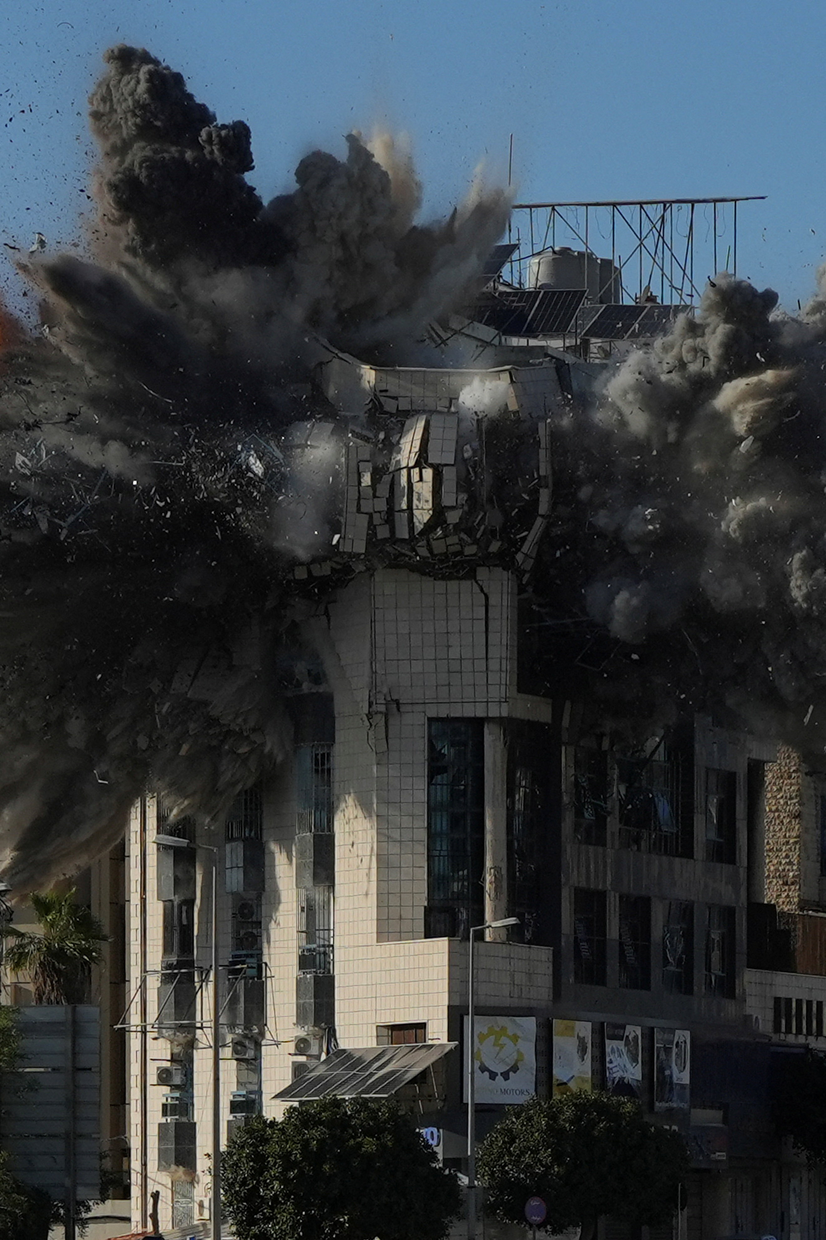 इजराइल ने मंगलवार को भी बेरुत में एक बिल्डिंग पर हमला किया था।