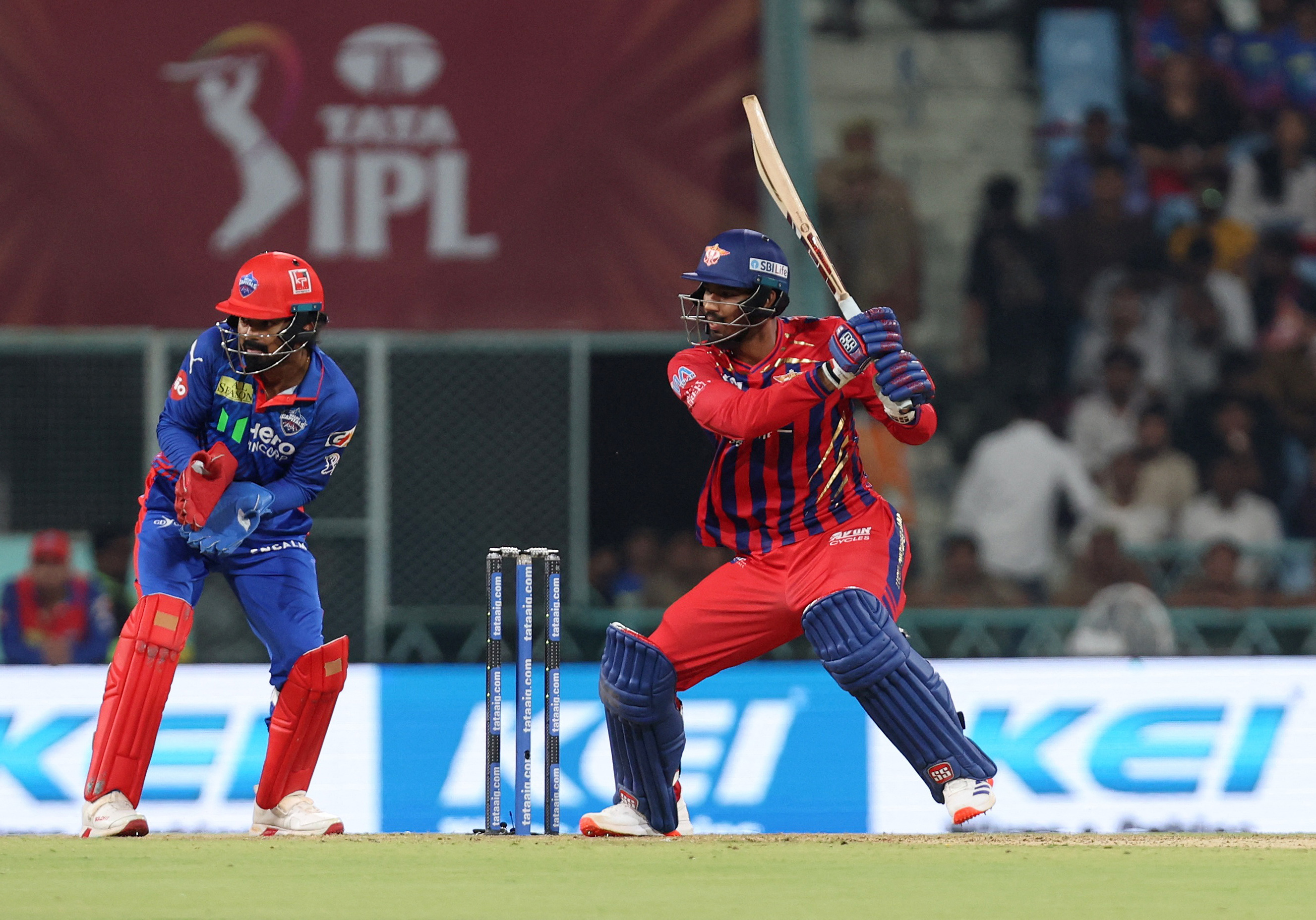 मुकुल 11 बॉल पर 14 रन बनाकर पवेलियन लौटे।